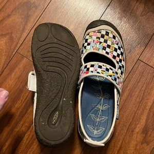 Womens keen mary jane shoes 8.5size